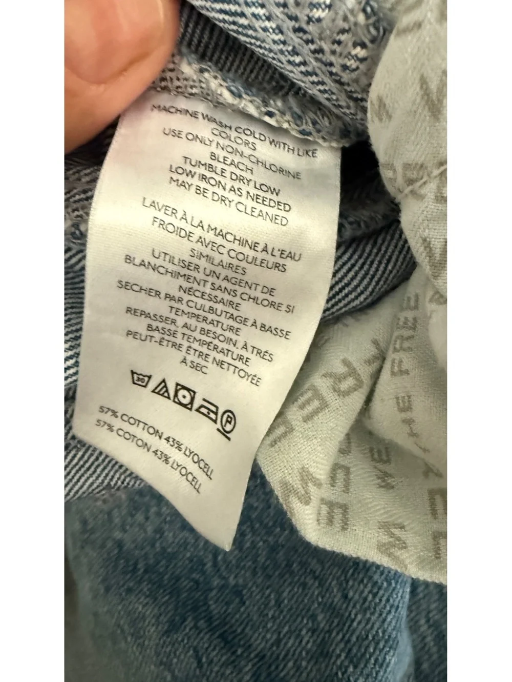 Free People We The Free Good Luck Mid-Rise Barrel Jeans Size 30 Blue distressed